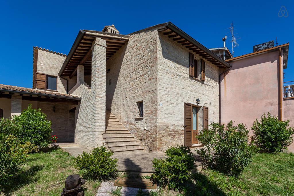 Ciards House Apartment Montefalco Ruang foto