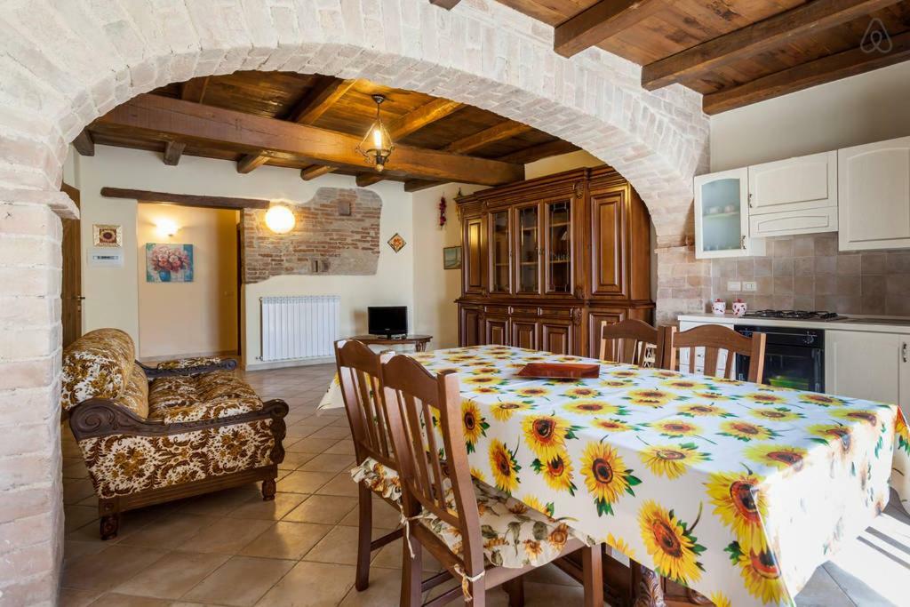 Ciards House Apartment Montefalco Bagian luar foto